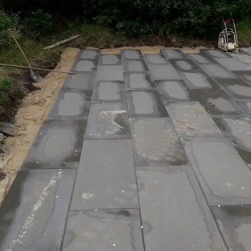 lægning af fliser i indkørsel Brande